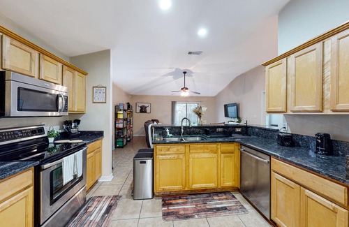 Pensacola House | Wonderful dog-friendly home with washer/dryer, patio, & kitchen - close to beach