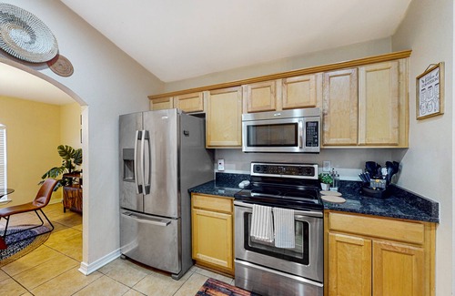 Pensacola House | Wonderful dog-friendly home with washer/dryer, patio, & kitchen - close to beach