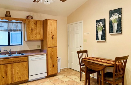 Pinetop House | Wonderful dog friendly log cabin to enjoy the cool mountain weather.