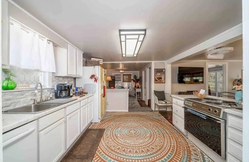Hot Springs Cottage | Wonderful Hot Tub, Entire Cottage, Gated Privacy, Lakeview!