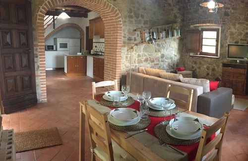 Pomarance Villa | Wonderful private villa with WIFI, private pool, A/C, TV, patio, pets allowed and panoramic view