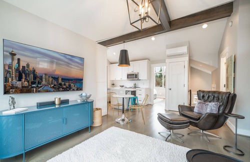 Market House | Wonderful Kirkland Guest House near the beach!