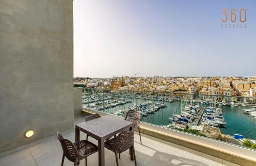 Pieta Apartment | Wonderful marina 3BR home, with LUX interior w/AC by 360 Estates