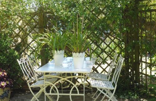 Bloxham House | Wonderful Picturesque Countryside Cottage