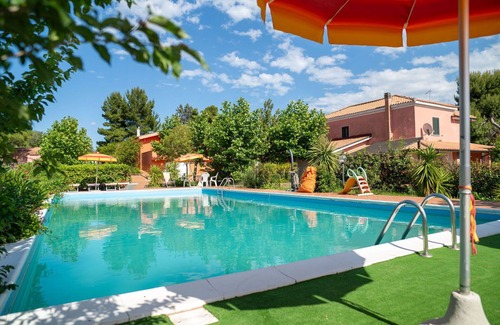 Citta Sant'Angelo House | Wonderful private villa for 6 guests with WIFI, pool, TV, patio and pets allowed, close to Pescara