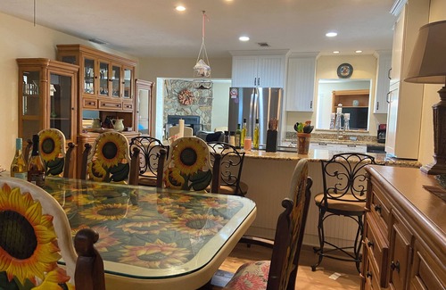 Seminole House | Wonderful Private 3-bedroom house with AC in Seminole close to beaches!