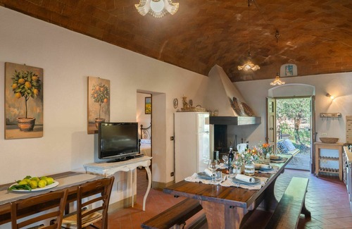 Montevarchi Villa | Wonderful private villa with WIFI, private pool, TV, balcony, pets allowed and panoramic view