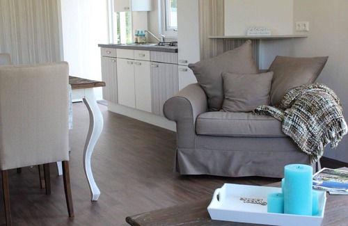 IJhorst House | Wonderful private villa for 4 people with WIFI, pool, TV and terrace