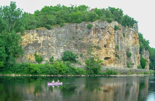 Montignac Villa | Wonderful private villa for 5 guests with TV, pets allowed and parking