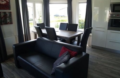 Dordtse Biesbosch House | Wonderful private villa for 6 guests with WIFI, pool, TV and terrace