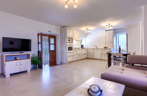 Jadreski House | Wonderful private villa for 6 people with private pool, WIFI, A/C, TV, terrace and pets allowed
