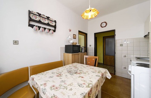 Neurazy House | Wonderful private villa for 10 people with private pool, hot tub, WIFI, TV, terrace and pets all.