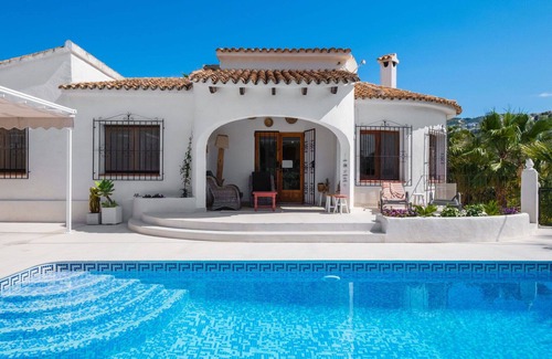 Arnella Villa | Wonderful private villa for 10 people with private pool, A/C, WIFI, TV and patio