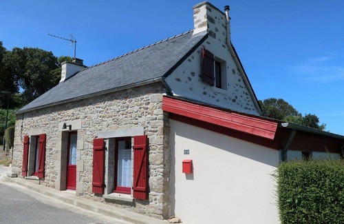 Plouider House | Wonderful private villa for 4 guests with WIFI, TV, terrace and pets allowed