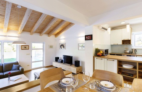 Tucepi House | Wonderful private villa for 8 people with WIFI, private pool, A/C, TV and terrace