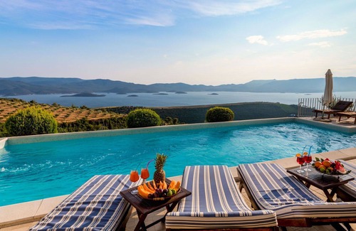Slivno Villa | Wonderful private villa with hot tub, WIFI, private pool, A/C, TV, terrace and pets allowed