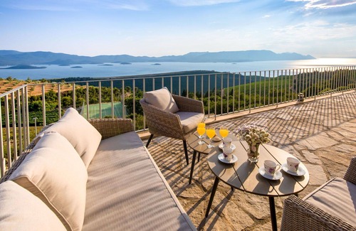 Slivno Villa | Wonderful private villa with hot tub, WIFI, private pool, A/C, TV, terrace and pets allowed