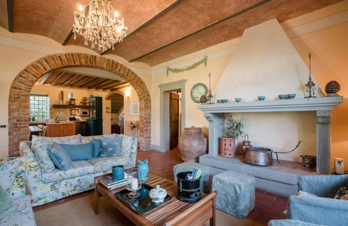 Orentano Villa | Wonderful private villa for 12 people with private pool, A/C, WIFI, TV and panoramic view