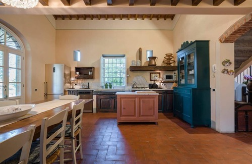 Orentano Villa | Wonderful private villa for 12 people with private pool, A/C, WIFI, TV and panoramic view