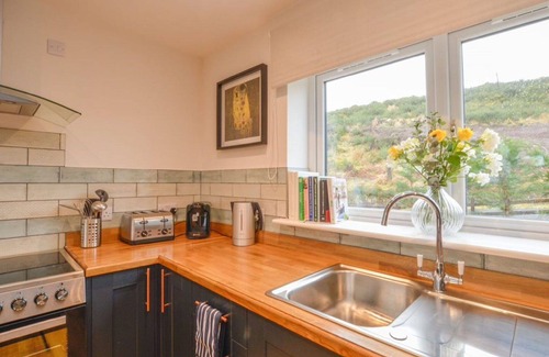 Oban House | Wonderful private villa for 6 people with hot tub, WIFI, TV, patio and pets allowed