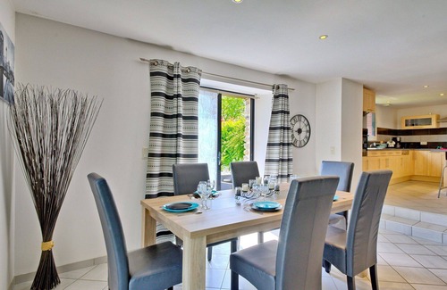 Besne House | Wonderful private villa for 5 guests with WIFI, TV, patio and pets allowed