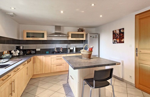 Besne House | Wonderful private villa for 5 guests with WIFI, TV, patio and pets allowed