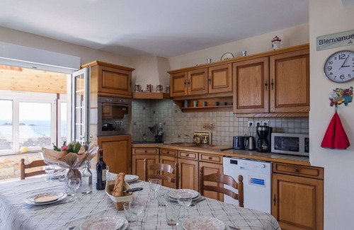Plouarzel House | Wonderful private villa for 8 people with WIFI, TV, terrace and pets allowed