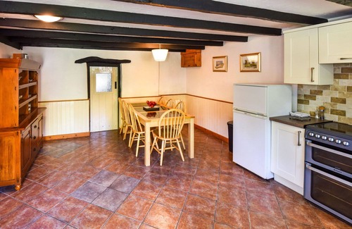 Fivelanes House | Wonderful private villa for 7 people with hot tub, WIFI, TV, patio and pets allowed