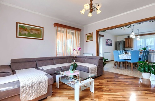 Pican House | Wonderful private villa for 13 people with WIFI, private pool, TV and terrace
