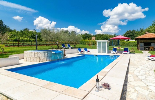 Rakotule House | Wonderful private villa for 10 people with A/C, private pool, WIFI, TV, terrace and pets allowed