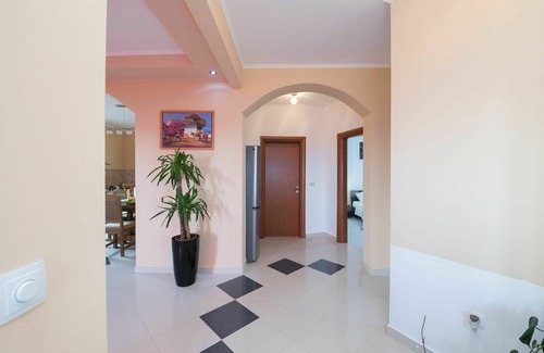 Razanac House | Wonderful private villa for 6 guests with WIFI, private pool, hot tub, A/C, TV and terrace
