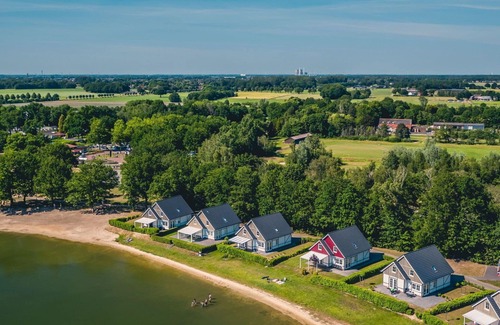 Susteren House | Wonderful private villa for 10 people with pool, WIFI, TV and terrace