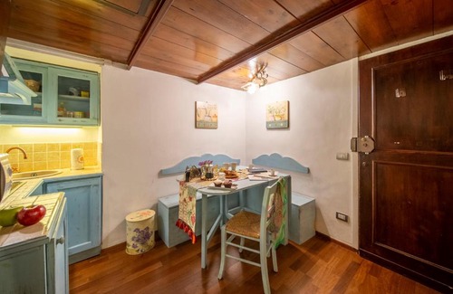 Oltrarno Apartment | Wonderful Romantic Studio Ponte Vecchio Area