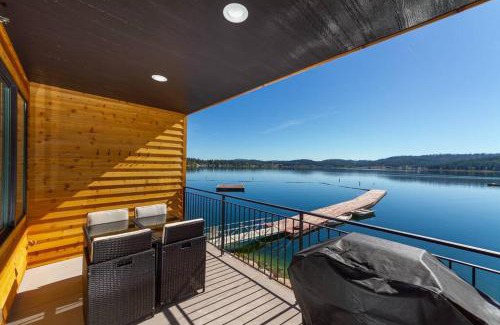 Valley House | Wonderful Triplex Unit With Spectacular Lake View!