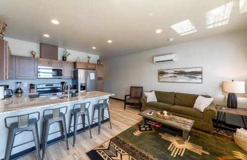 Valley House | Wonderful Triplex Unit With Spectacular Lake View!