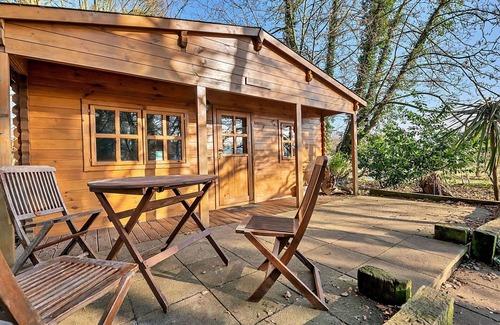 West Stow House | Wonderful villa for 4 guests with WIFI, terrace and pets allowed
