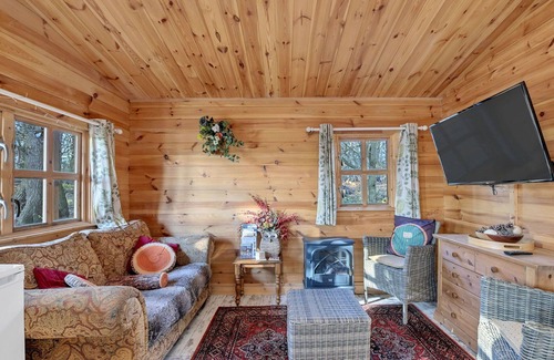 West Stow House | Wonderful villa for 4 guests with WIFI, terrace and pets allowed