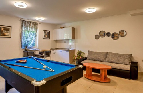 Pobri House | Wonderful villa for 10 guests with private pool, WIFI, A/C, hot tub, TV and patio