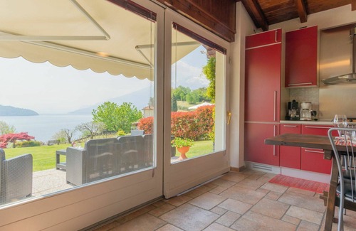 Domaso House | Wonderful villa for 4 guests with WIFI, hot tub, A/C, TV, terrace and pets allowed