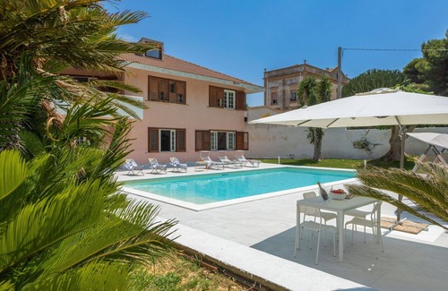 Marsala House | Wonderful villa for 8 guests with private pool, hot tub, A/C, WIFI, TV and terrace