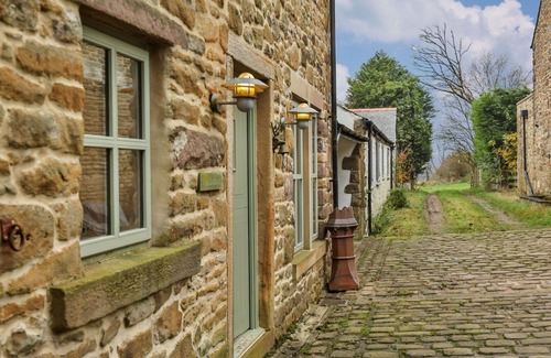 Blackburn House | Wonderful villa for 3 people with WIFI, TV and pets allowed