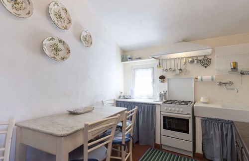 Castellaro House | Wonderful villa for 3 people with WIFI, TV, terrace, pets allowed and panoramic view