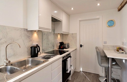 Chilton Foliat House | Wonderful villa for 4 people with WIFI, terrace and pets allowed