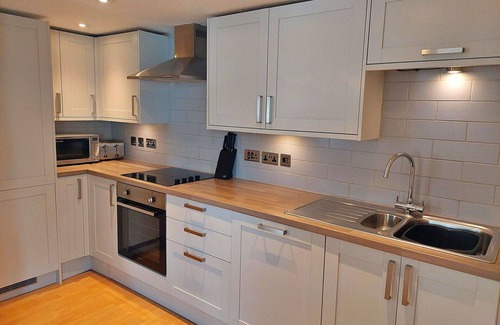 Liverton House | Wonderful villa for 6 guests with pool, WIFI, hot tub