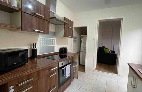 Kettering Apartment | Wood Street Corporate House