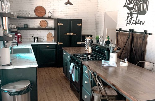 Montague House | Wood View Cabin, short drive to Lake Michigan