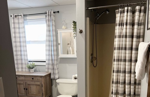 Montague House | Wood View Cabin, short drive to Lake Michigan