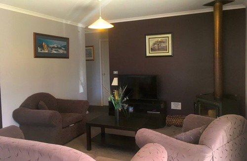 Jindabyne Cottage | Woodbury Park Jindabyne - luxury purpose built kennel for fur guests