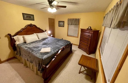 Robbinsville House | WOODEN DREAM- Intimate Cabin near Smoky Mountains