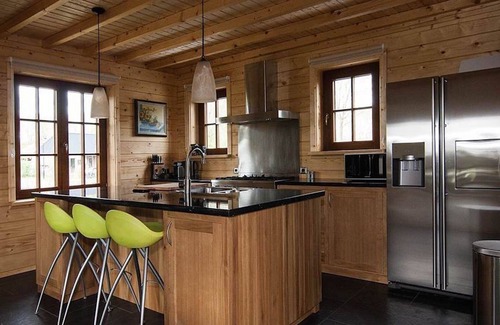 Linde Villa | Wooden Villa Dirk with Wi-Fi, Garden, Balcony, Terrace & Sauna